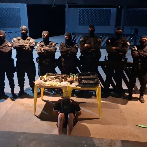 BOPE realiza operação na Zona Leste e apresenta suspeito com drogas e materiais apreendidos em Porto Velho