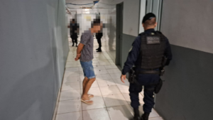 Homem é preso após agredir esposa e ameaçá-la&hellip;