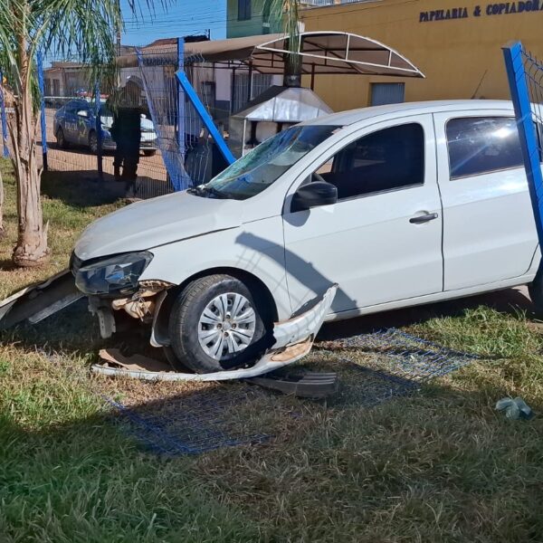 MOTOCICLISTA FICA INCONSCIENTE APÓS GRAVE ACIDENTE E GOL DERRUBA GRADE DA SEMOB EM PORTO VELHO
