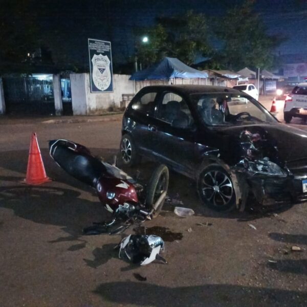 GRAVE ACIDENTE ENTRE CARRO E MOTOCICLETA DEIXA MOTOCICLISTA FERIDO NO BAIRRO JK