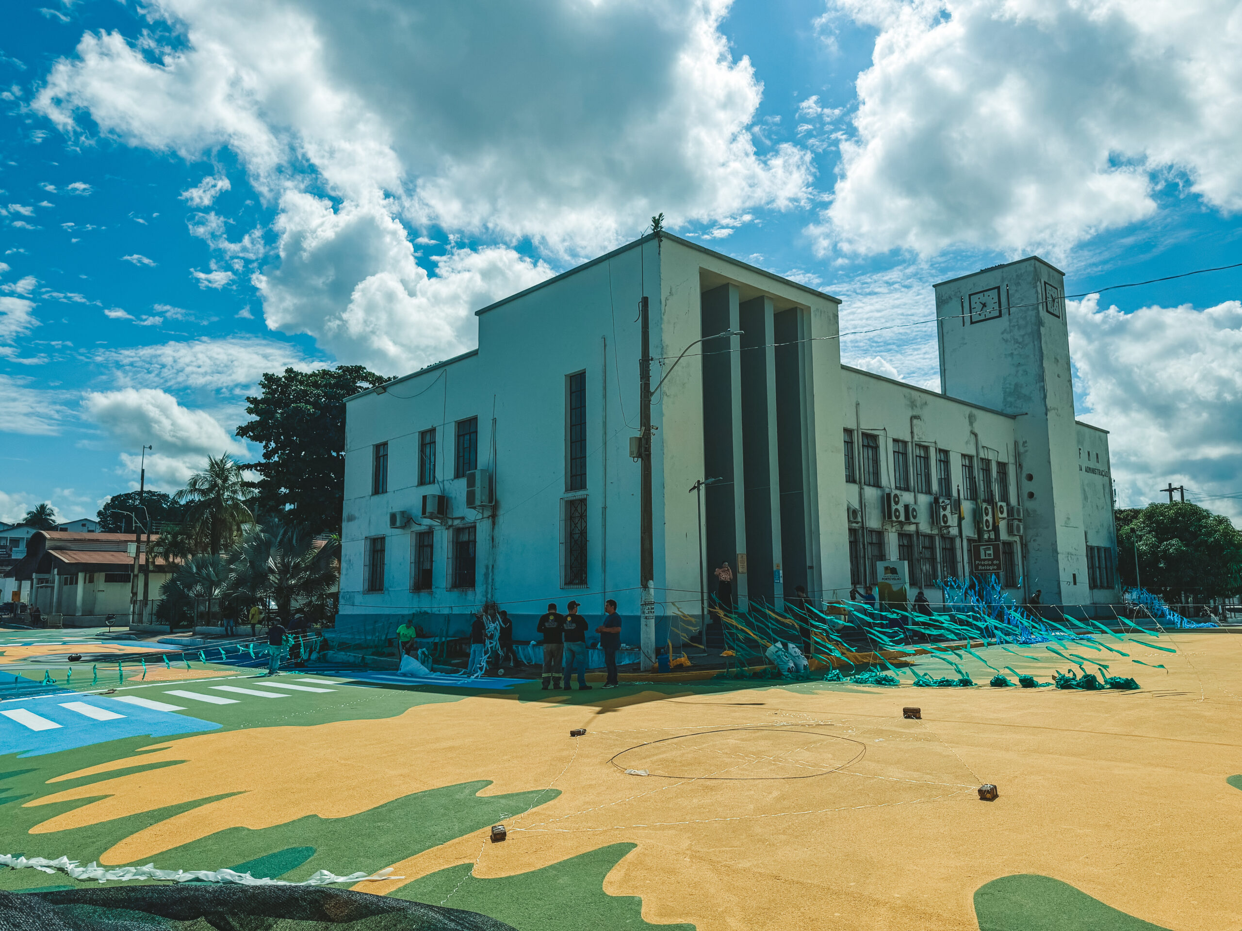 Pintura temática da Copa entra na fase final e movimenta o Centro de Porto Velho