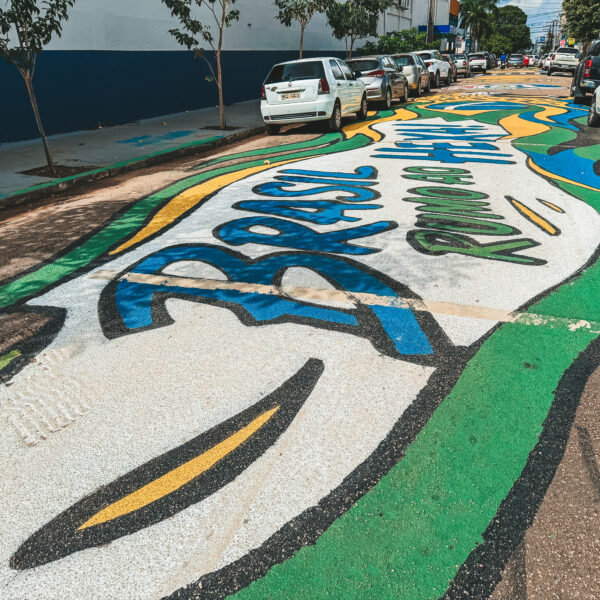 Prefeitura orienta moradores sobre pintura de ruas para a Copa em Porto Velho