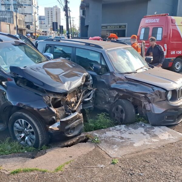 IDOSA FICA FERIDA APÓS ACIDENTE ENVOLVENDO CAMINHONETE DO TJ-RO E JEEP RENEGADE EM PORTO VELHO