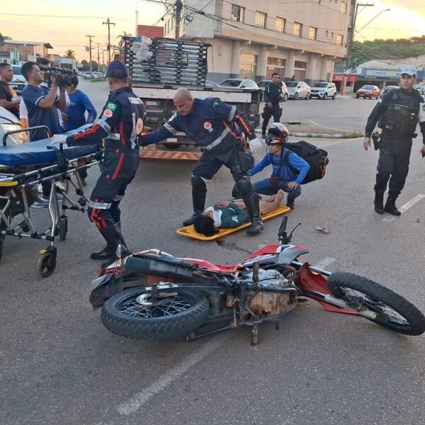 GRAVE ACIDENTE ENTRE MOTOCICLETAS DEIXA MULHER FERIDA EM PORTO VELHO