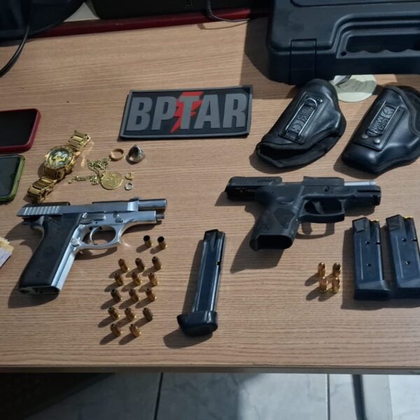 Suspeitos tentam fugir, trocam tiros com a PM e são presos com armas durante operação contra o crime organizado em&hellip;