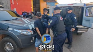 Dupla é presa após abandonar moto roubada durante&hellip;