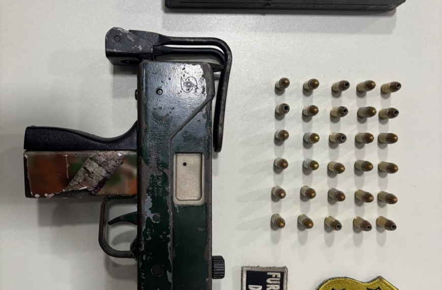 POLÍCIA CIVIL APREENDE METRALHADORA E MUNIÇÕES EM PONTO DE APOIO CRIMINOSO EM PORTO VELHO