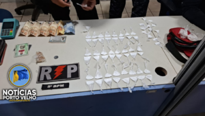 Polícia Militar apreende drogas, dinheiro e máquina de&hellip;