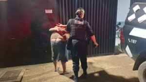 TRÊS SUSPEITOS SÃO PRESOS COM REVÓLVER DURANTE OPERAÇÃO&hellip;
