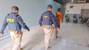 ESTRANGEIRO É DETIDO APÓS AMEAÇAR INCENDIAR DONO DE&hellip;