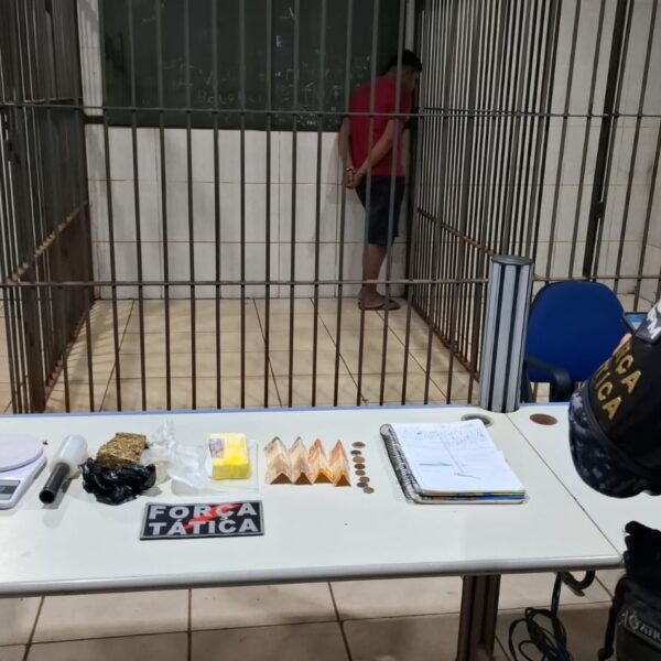 TRÁFICO INTERROMPIDO: FORÇA TÁTICA DO 5º BPM PRENDE SUSPEITO COM DROGAS, CRACK, COCAÍNA E MATERIAL DO TRÁFICO EM PORTO VELHO