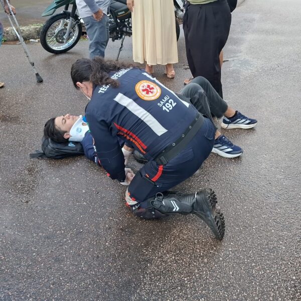 TRÊS MOTOCICLETAS SE ENVOLVEM EM ACIDENTE NO CENTRO DE PORTO VELHO E DOIS CONDUTORES FICAM FERIDOS