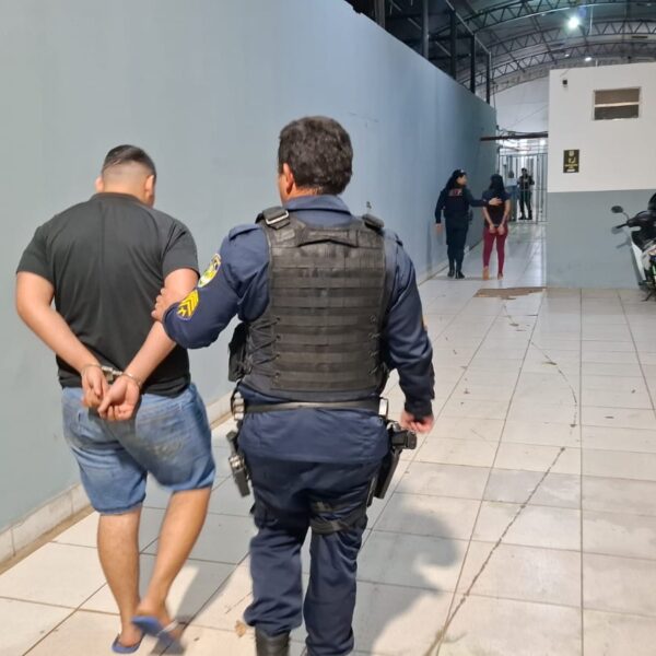 CASAL É PRESO PELA POLÍCIA MILITAR APÓS TENTAR VENDER CELULAR ROUBADO PELO MARKETPLACE EM PORTO VELHO