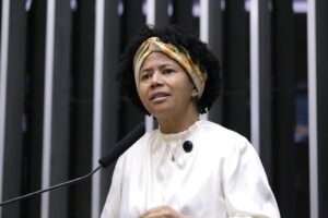 Ofensas racistas contra Sílvia Cristina em grupos de&hellip;