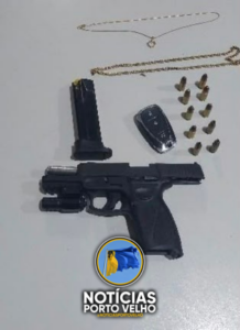 HOMEM É PRESO COM PISTOLA FURTADA E MUNIÇÕES&hellip;