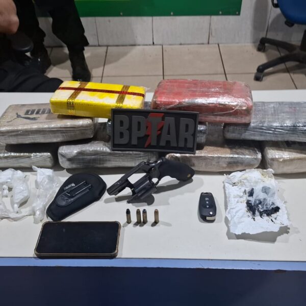 TRAFICANTE DE 32 ANOS É PRESO COM GRANDE QUANTIDADE DE DROGAS DURANTE AÇÃO DO BPTAR NO BAIRRO APONIÃ
