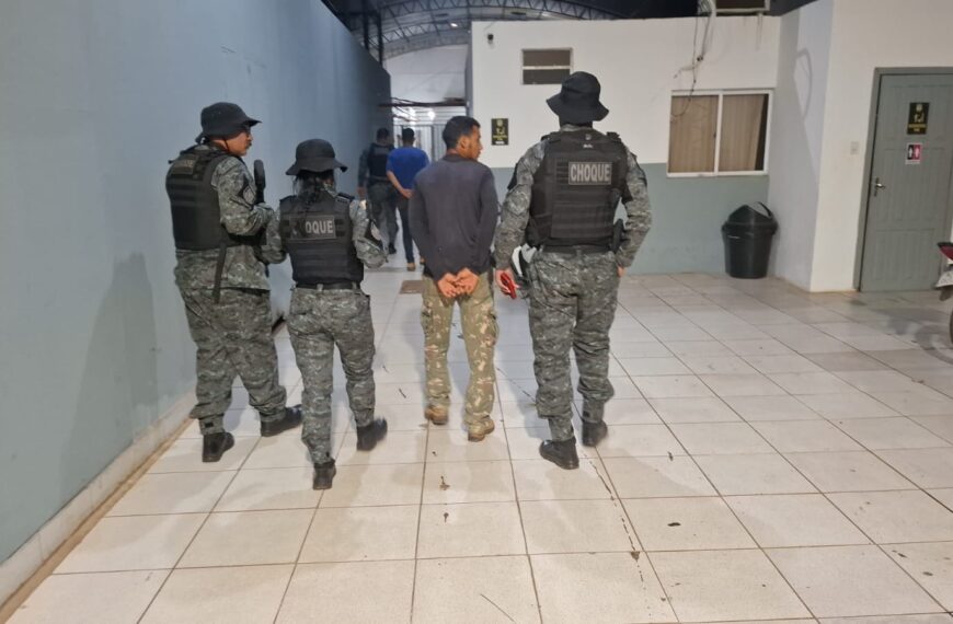 BPCHOQUE PRENDE DOIS HOMENS E APREENDE ARMAS E MUNIÇÕES DURANTE OPERAÇÃO EM NOVA MUTUM