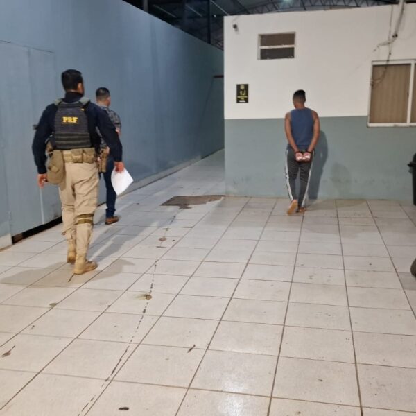 PRF PRENDE DOIS FORAGIDOS DA JUSTIÇA DURANTE FISCALIZAÇÕES NA BR-364 EM PORTO VELHO