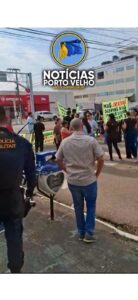 Vídeo: Comerciantes fecham trecho da Avenida Carlos Gomes&hellip;