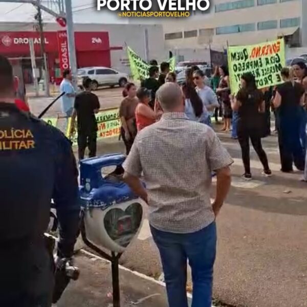 Vídeo: Comerciantes fecham trecho da Avenida Carlos Gomes em protesto contra onda de furtos e arrombamentos em Porto Velho
