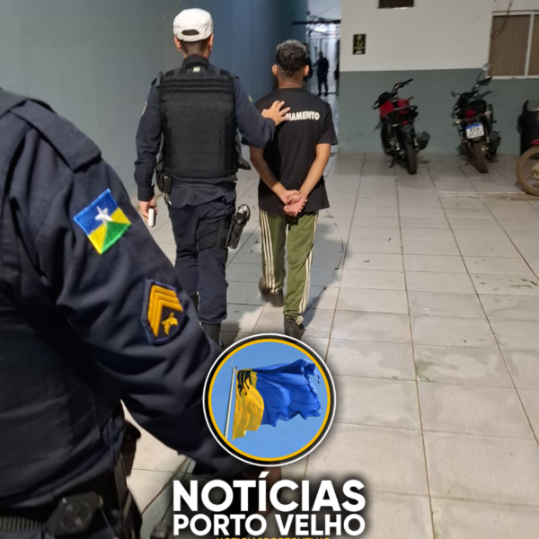 MOTOBOY DE DELIVERY É PRESO COM PLACA DA MOTO ESCONDIDA NA BOLSA DURANTE OPERAÇÃO DUAS RODAS