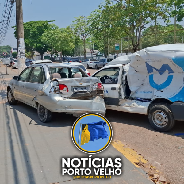 GRAVÍSSIMO ACIDENTE: MÃE, FILHA E HOMEM FICAM FERIDOS APÓS FORTE COLISÃO NO CENTRO