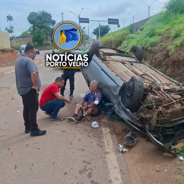 Idoso fica ferido após carro perder o controle e capotar na Rua da Beira, em Porto Velho