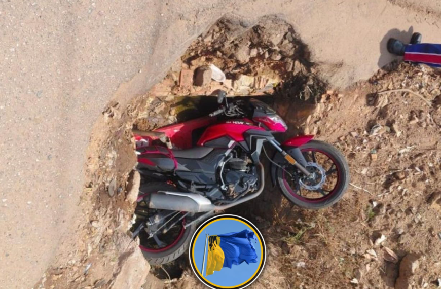PERIGO NA VIA: MOTOCICLISTA CAI DENTRO DE BUEIRO E FICA FERIDO NO ELDORADO