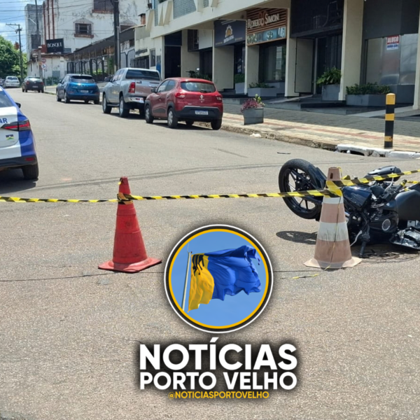 Motociclista fica ferido após colisão com carro elétrico no Centro de Porto Velho