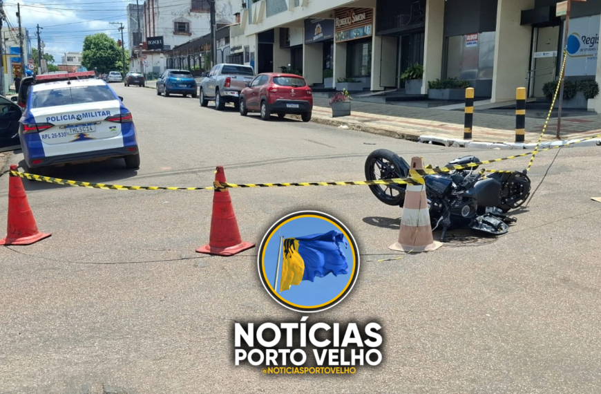 Motociclista fica ferido após colisão com carro elétrico no Centro de Porto Velho